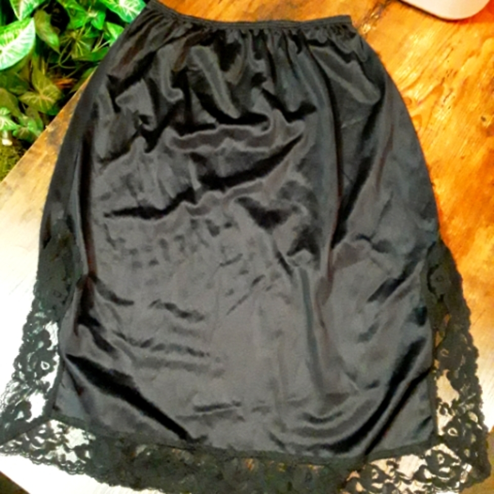 Sexy Vintage Medium 23" Long Black Lace Half Slip